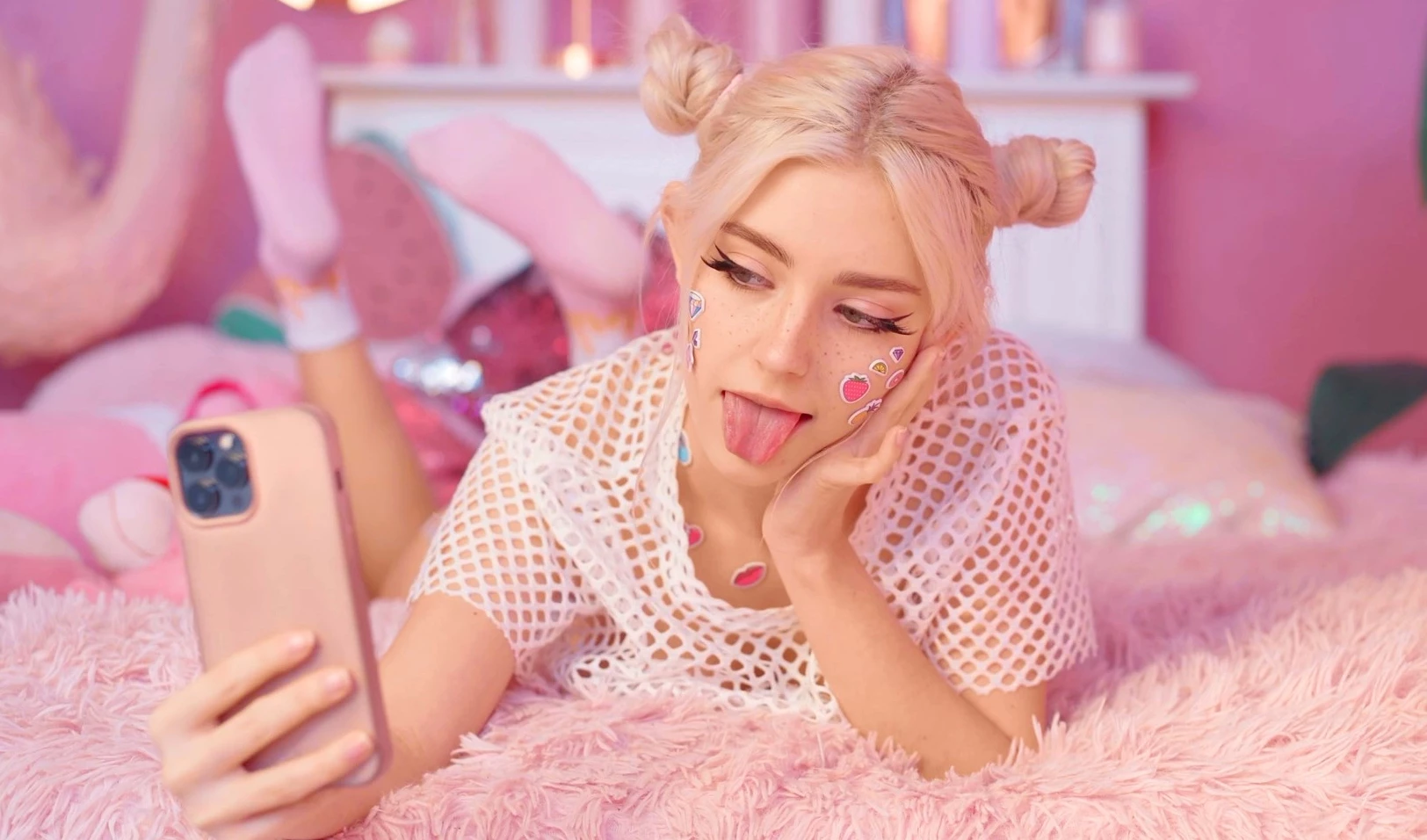 What does a beautiful Russian girl need to be completely happy if she has no problems with sex?